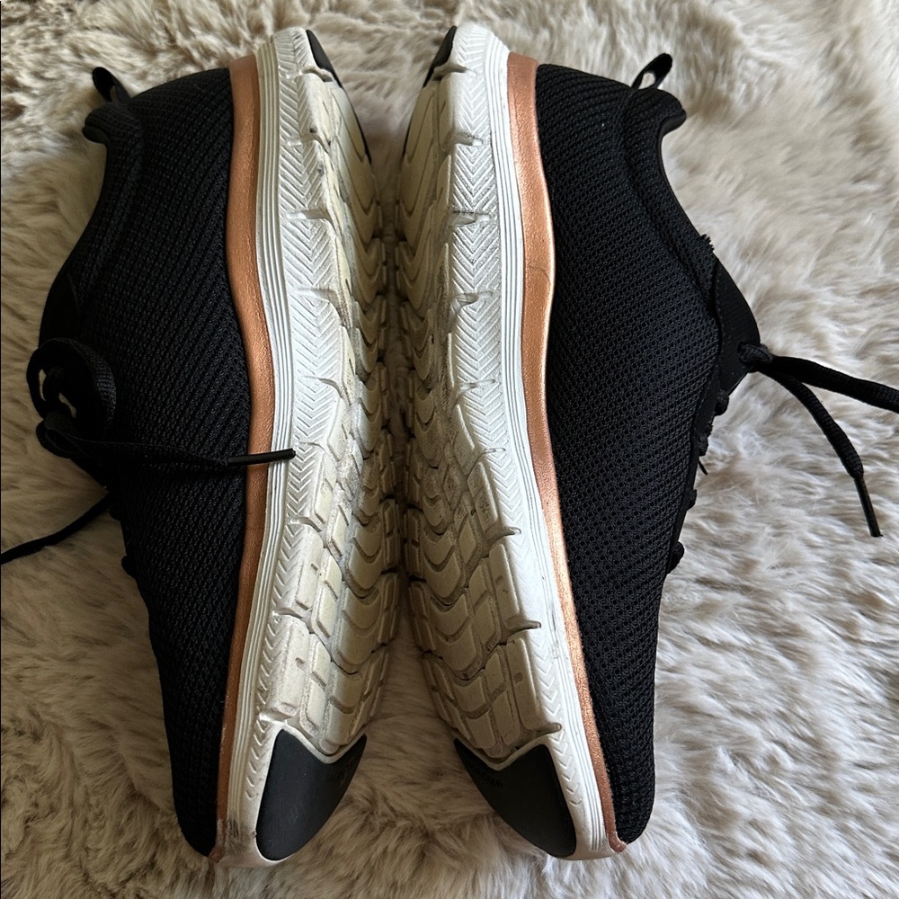 Skechers Black Athletic Shoes - Picture 4 of 6